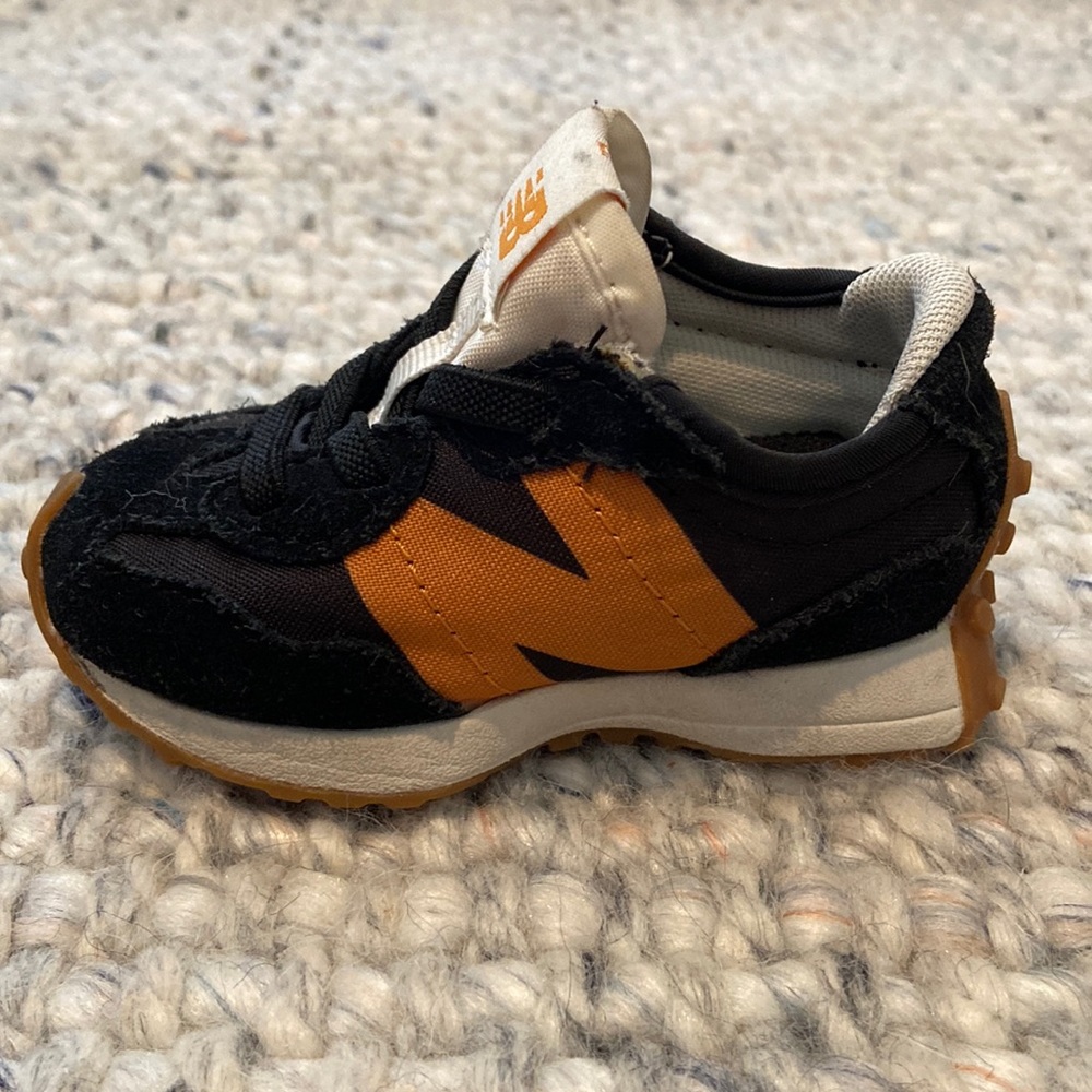 New Balance 327 Baby Black Brown Sneakers Size 4 IH327HN1